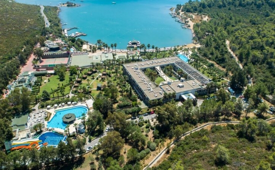 Crystal Green Bay Resort &Spa